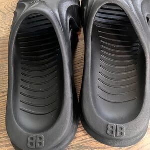 Mold balenci slides
